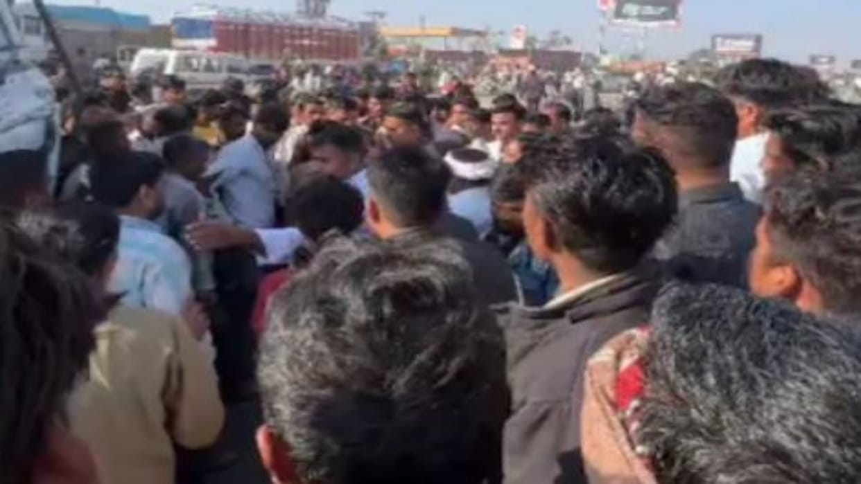 Ajmer News: Truck Driver and Mechanic Clash Over Payment Dispute, Fistfight Erupts,Long Traffic Jam on Highway