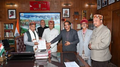Himachal Pradesh Pensioner Joint Struggle Committee submitted a memorandum to the Governor