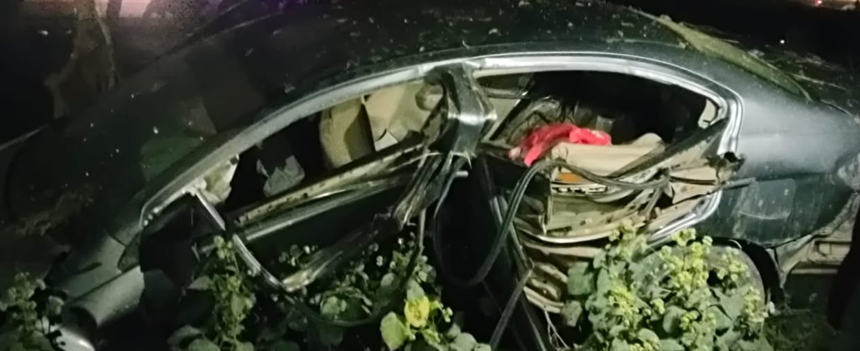 Raebareli: A speeding car lost control and overturned into a roadside ditch, killing three people; find out wh