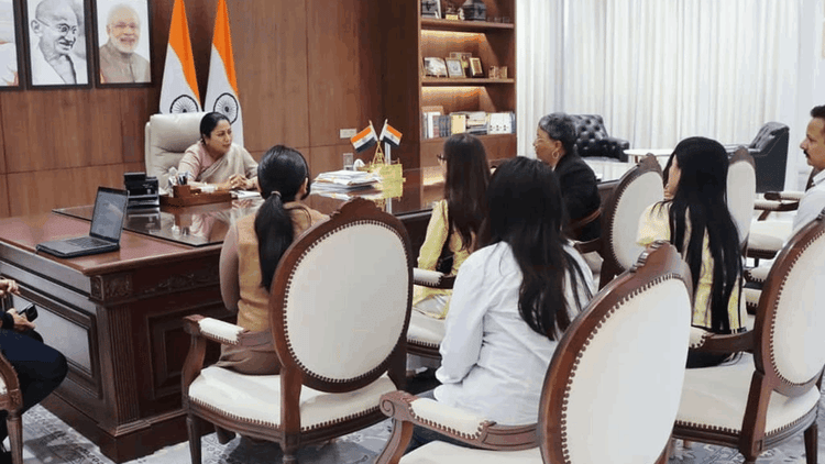 ‘दिल्ली हर किसी की’:cm से मिली नॉर्थ ईस्ट की युवतियां, रेखा गुप्ता बोलीं- यहां नफरत और भेदभाव के लिए जगह नहीं – Cm Rekha Gupta Says Theres No Place For Hatred And Discrimination Here North East Incident