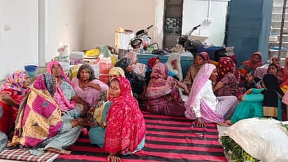 UP: Youth shot dead in public in Ramraj town of Meerut, stampede in the market, panic among traders.