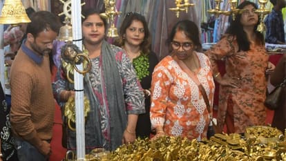 International Mega Trade Fair in Varanasi Afghan dry fruits Iranian chocolates selling well