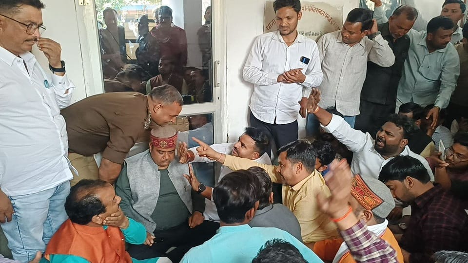BJP workers staged sit-in police station in Kasganj for eight hours