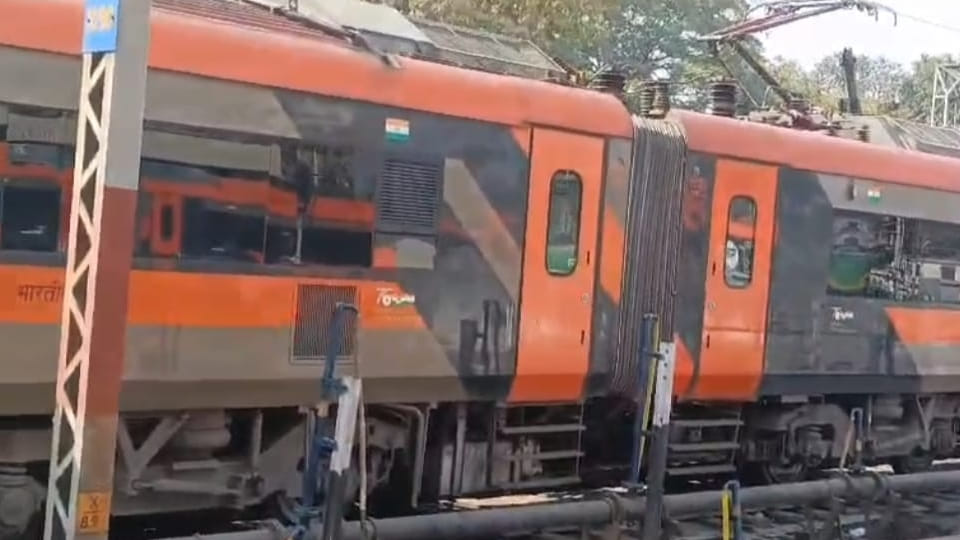 Kanpur: Brake shoe jammed, Vande Bharat stationed at Central for an hour
