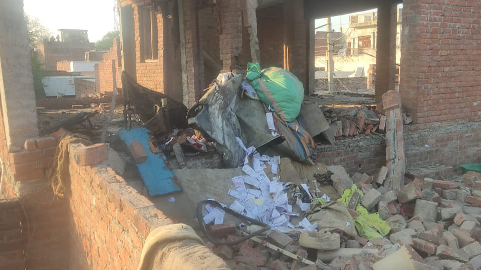 Hardoi: Explosion at firecracker maker's house while making firecrackers, two women injured