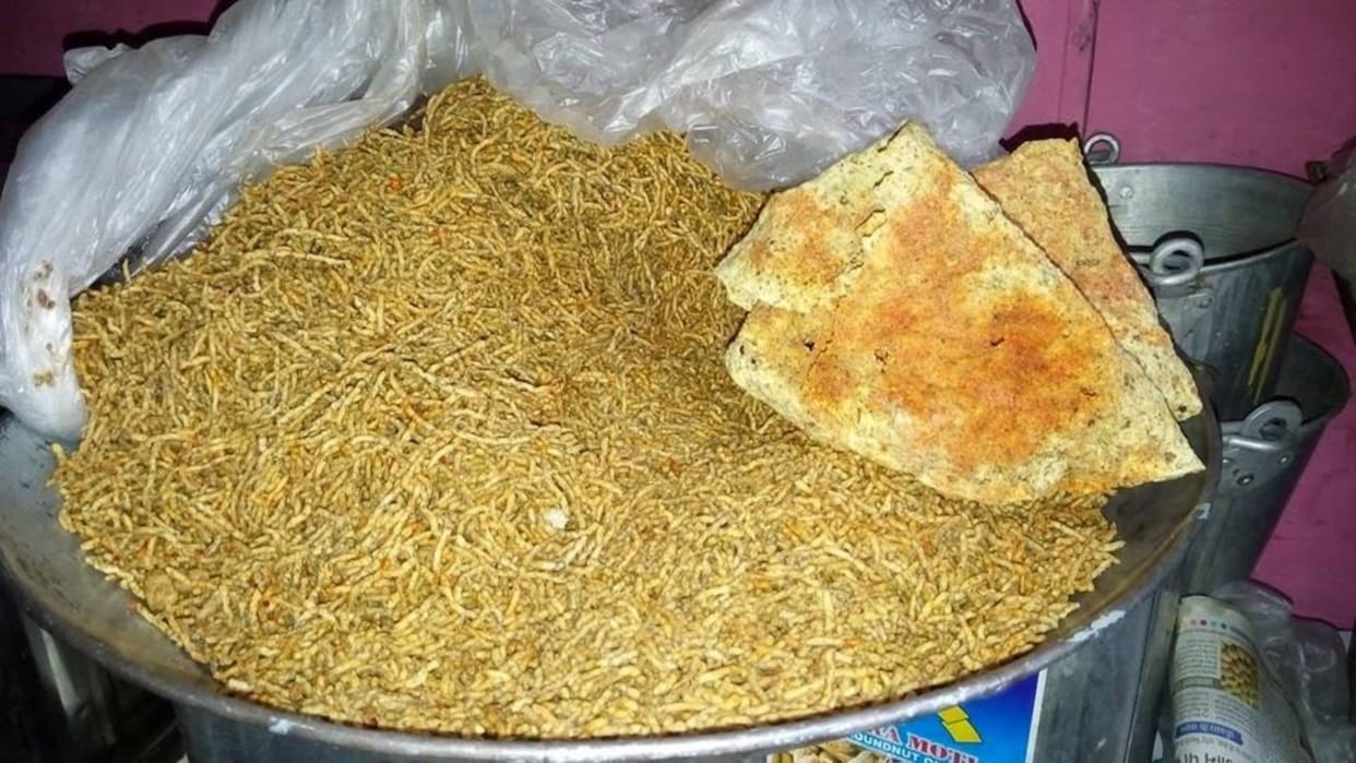 Crispy Bhujia, sweets topped with green intoxicants, Bikaner's Holi is a confluence of taste and fun.