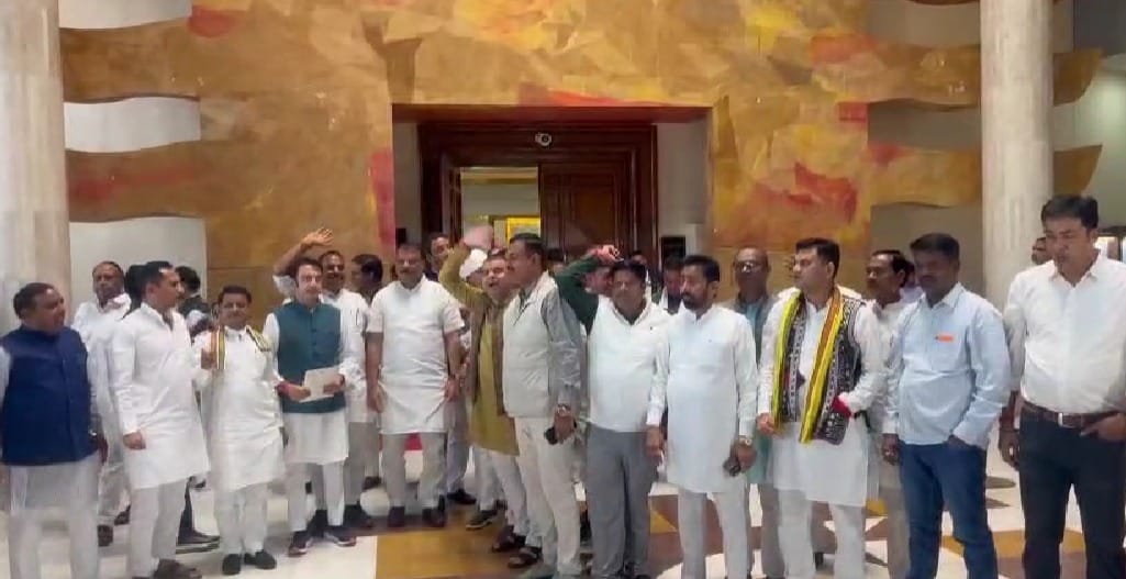 MP Assembly Session: Uproar in the Assembly over Singrauli coal block, demand for JPC probe, Congress walks ou