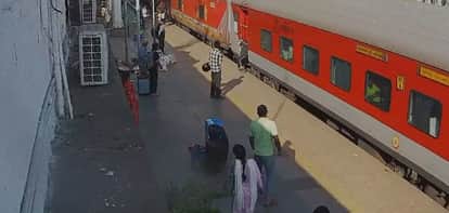rpf saved passenger who fell while boarding sampark kranti express, rohtas bihar news