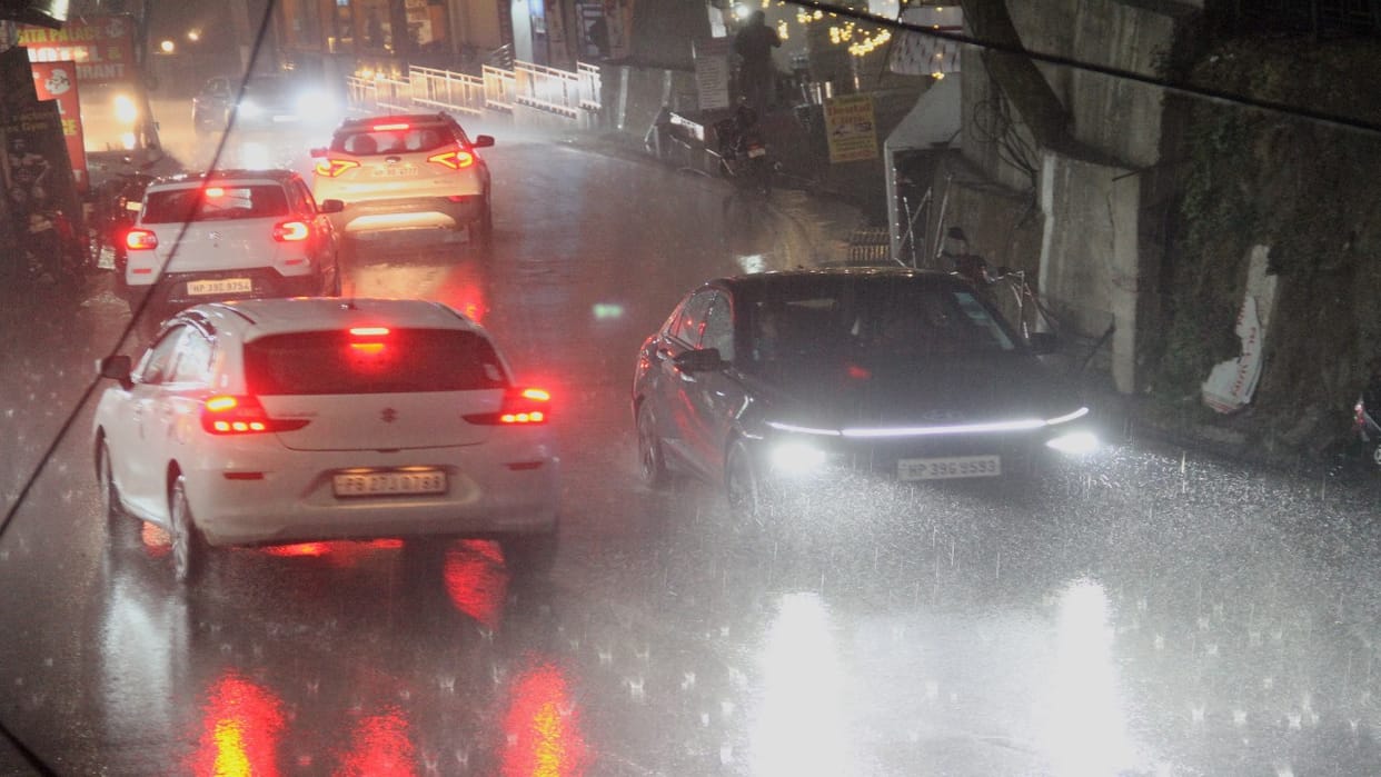 Himachal Weather: rainfall and hail in Dharamshala; snowfall expected on the higher reaches for four days.