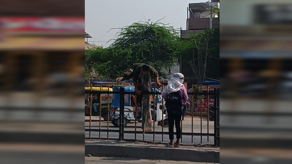 Pedestrians Risk Lives Crossing Highway Even After Fatal Accident