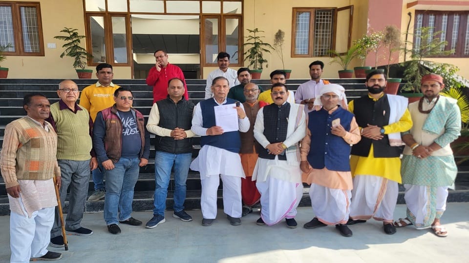 Shamli: Congressmen angry over case against Swami Avimukteshwaranand, Panchayat announced