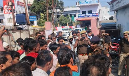 Mahoba Five women returning from wedding ceremony crushed by  pickup truck three died and two injured