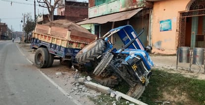 Fatehpur tractor carrying gravel collided with an 11000 volt pole driver narrowly escaped