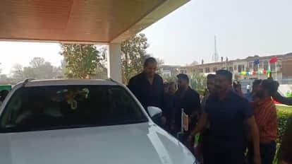 Farrukhabad The Great Khali craze in Angoori Bagh wrestler arrives at schools annual function crowds gather