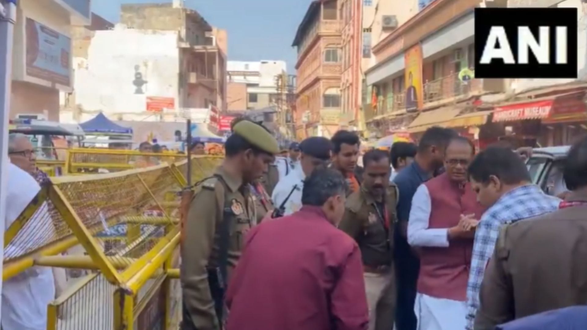 Union Minister Shivraj Singh Chouhan reached Kashi Vishwanath Dham in Varanasi