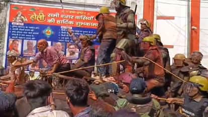 Shahjahanpur unique Holi Laat Sahab juloos on buffalo cart