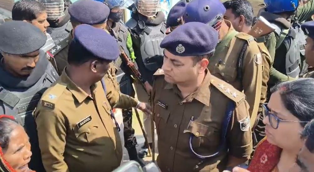 Bihar: A party celebrating a young man's release from jail backfires, leading to gunfire between police and vi