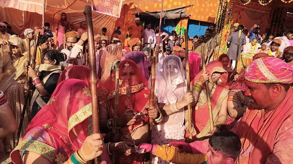 Lathmar Holi was celebrated in Nandgaon in Mathura