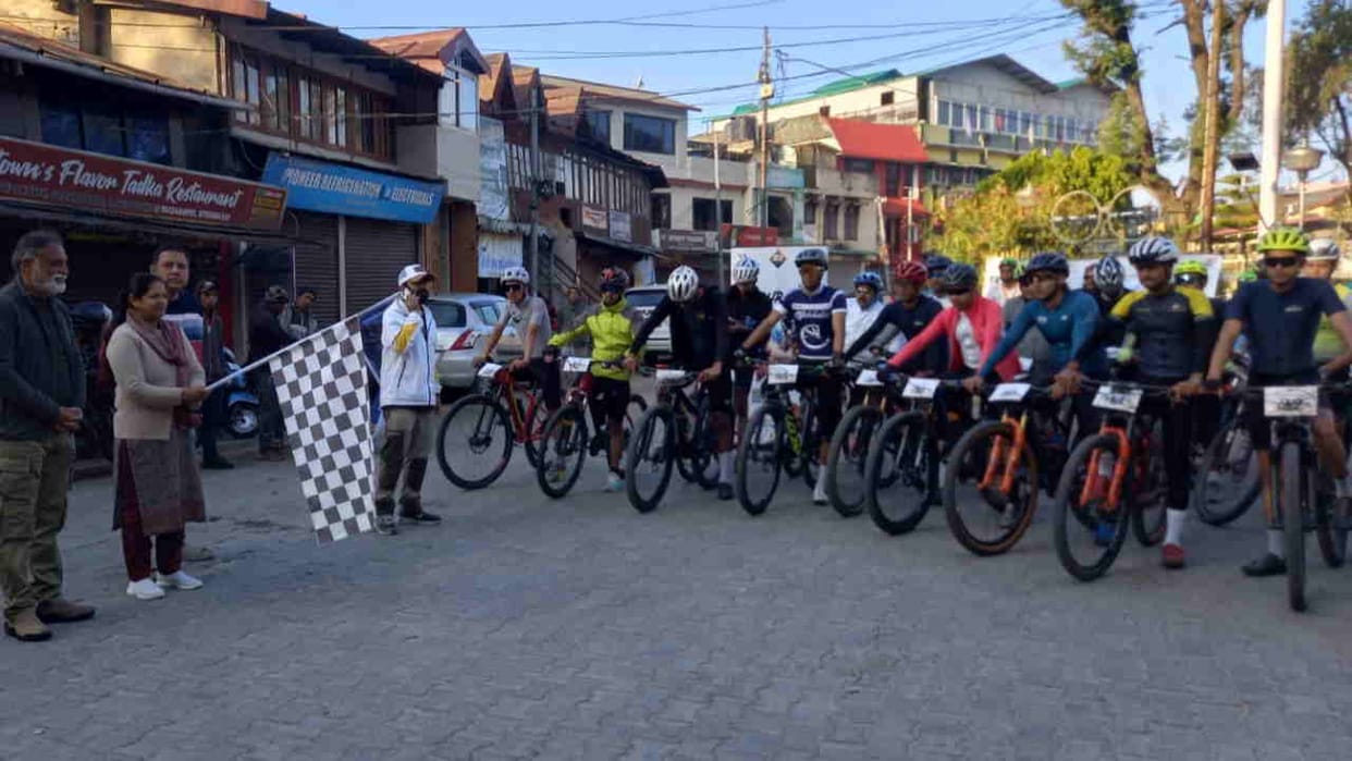 Nayarghati Adventure Festival 33 athletes from several states participated in the mountain biking rally