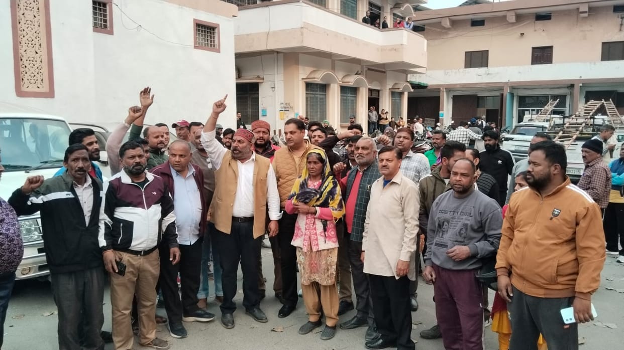 Dehradun: Councillor accused of harassing female sanitation worker, employees protest in corporation premises