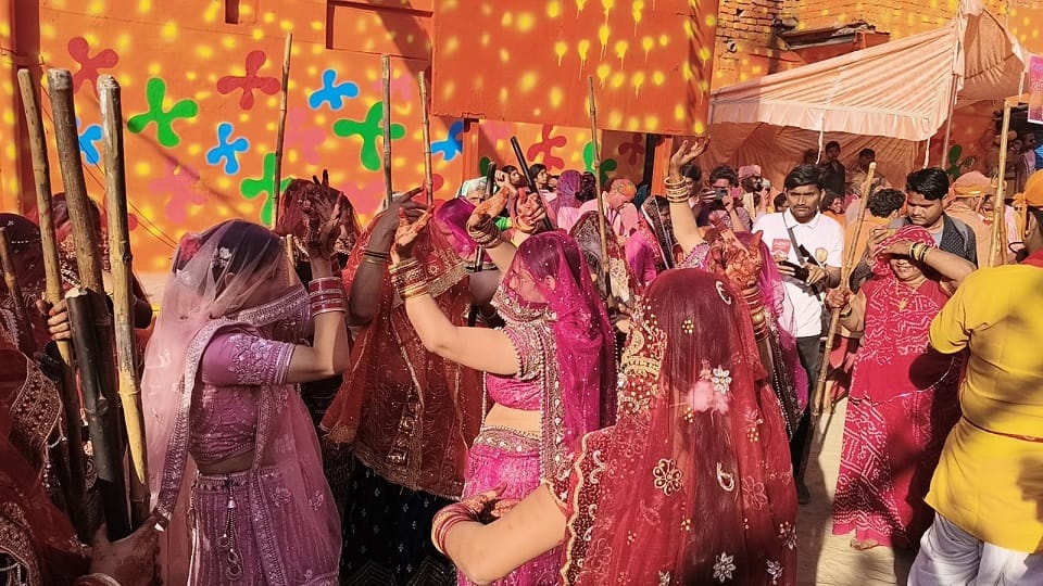 Lathmar Holi was celebrated in Nandgaon in Mathura