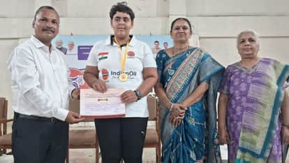 History created Jiya completed sea swimming in 6 hours 10 minutes has won more 35 gold medals