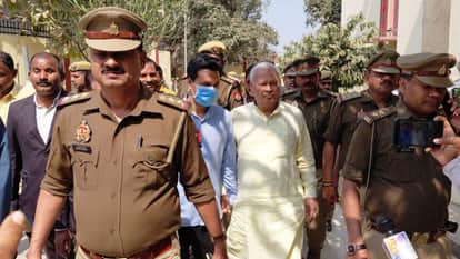 Former MP Umakant Yadav appeared before MP MLA court in two cases in azamgarh