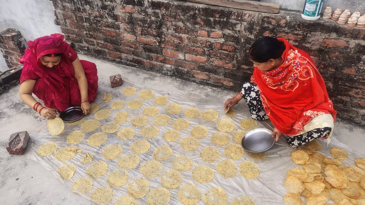 Holi 2026: The markets of Sangam city are filled with the aroma of papad and kachri