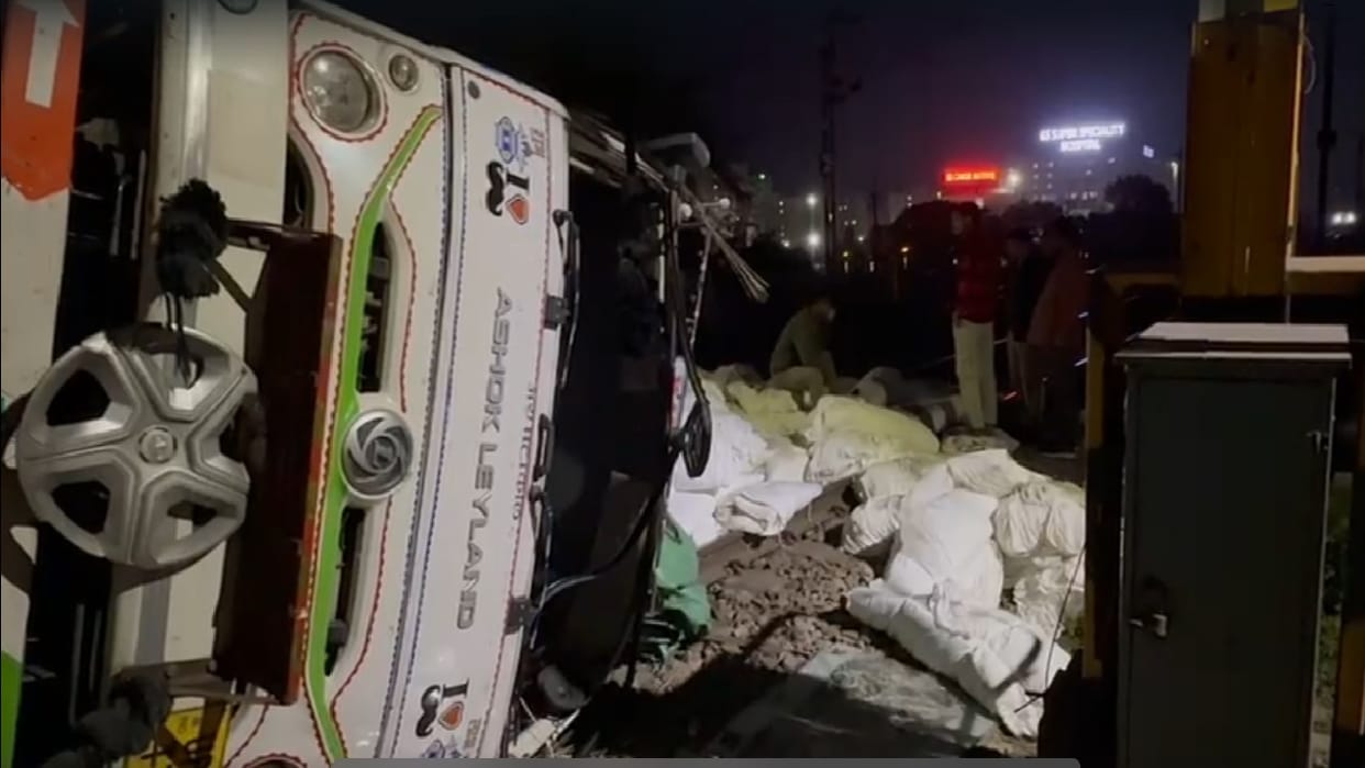Uncontrolled truck overturns on railway track in Ghaziabad