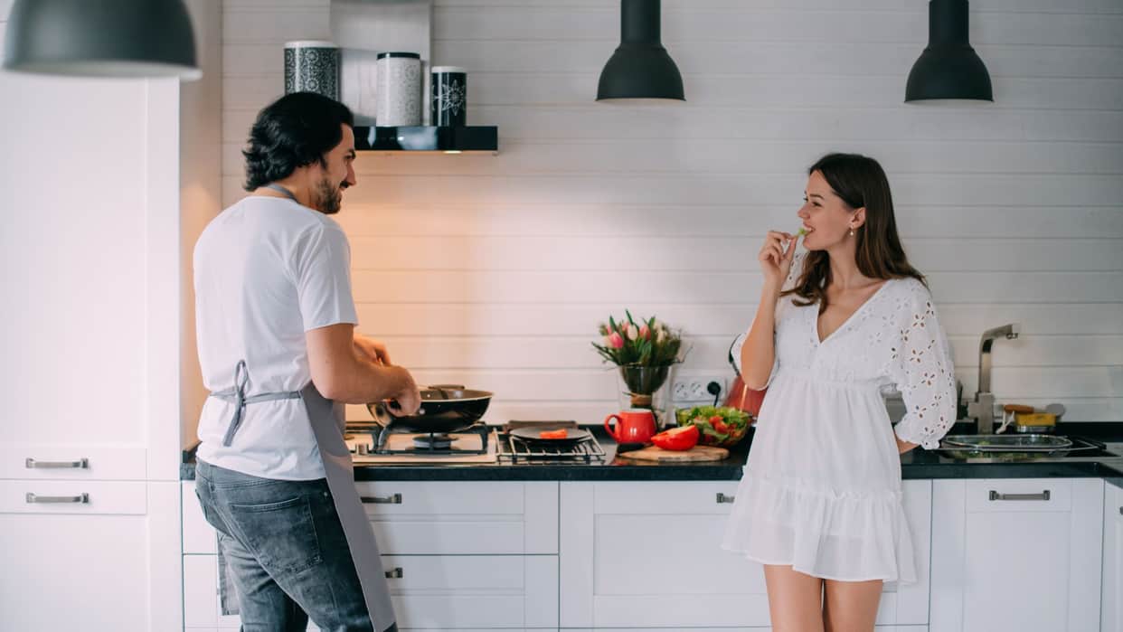 Partner Green Flags Signs Of Healthy Relationship in Hindi