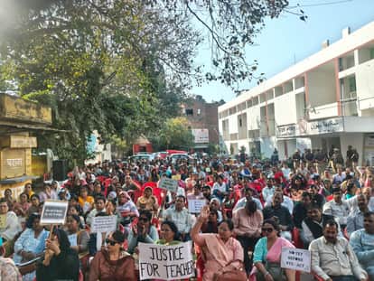 UP: Teachers to demonstrate their strength against TET requirement on April 4, start reaching Delhi; massive r