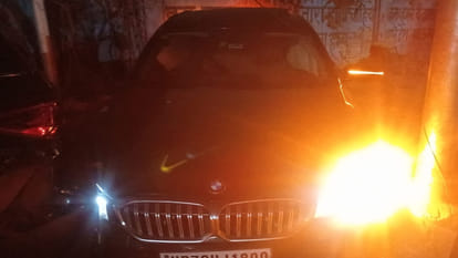 Kanpur: BMW and Fortuner collided at 100 km/h, airbags deployed, passengers survived