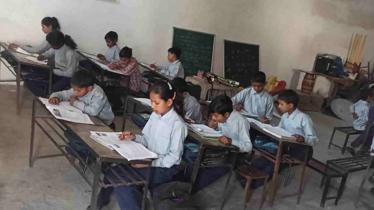 Government Primary School Tungrauli is running in a room of the marriage hall Amar Ujala School Series