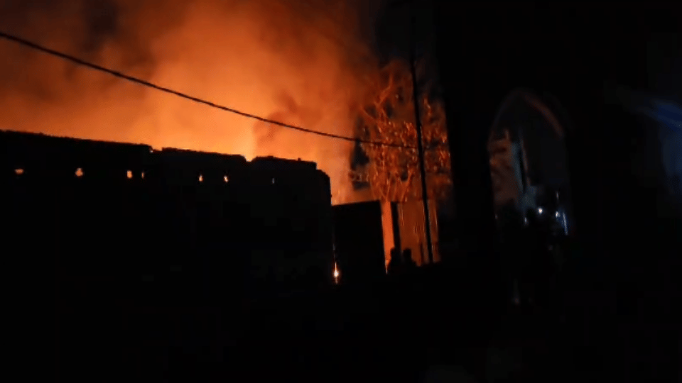 Amroha: Fire breaks out in two cotton waste factories in Islam Nagar, causing loss of lakhs