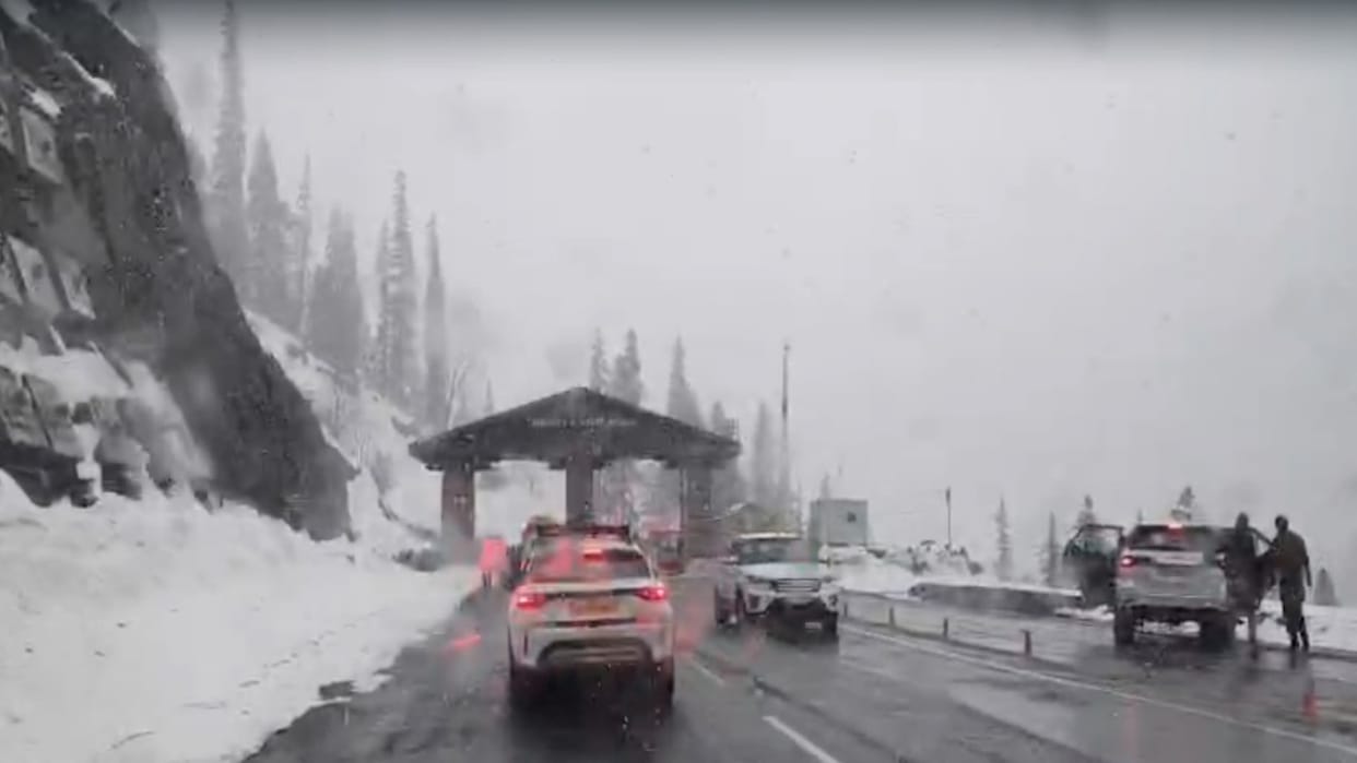 Himachal Weather: Fresh snowfall in high altitude areas including Atal Tunnel Rohtang, tourists enjoyed snow