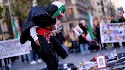 Iranian agents obstructed care at hospitals packed with wounded protesters