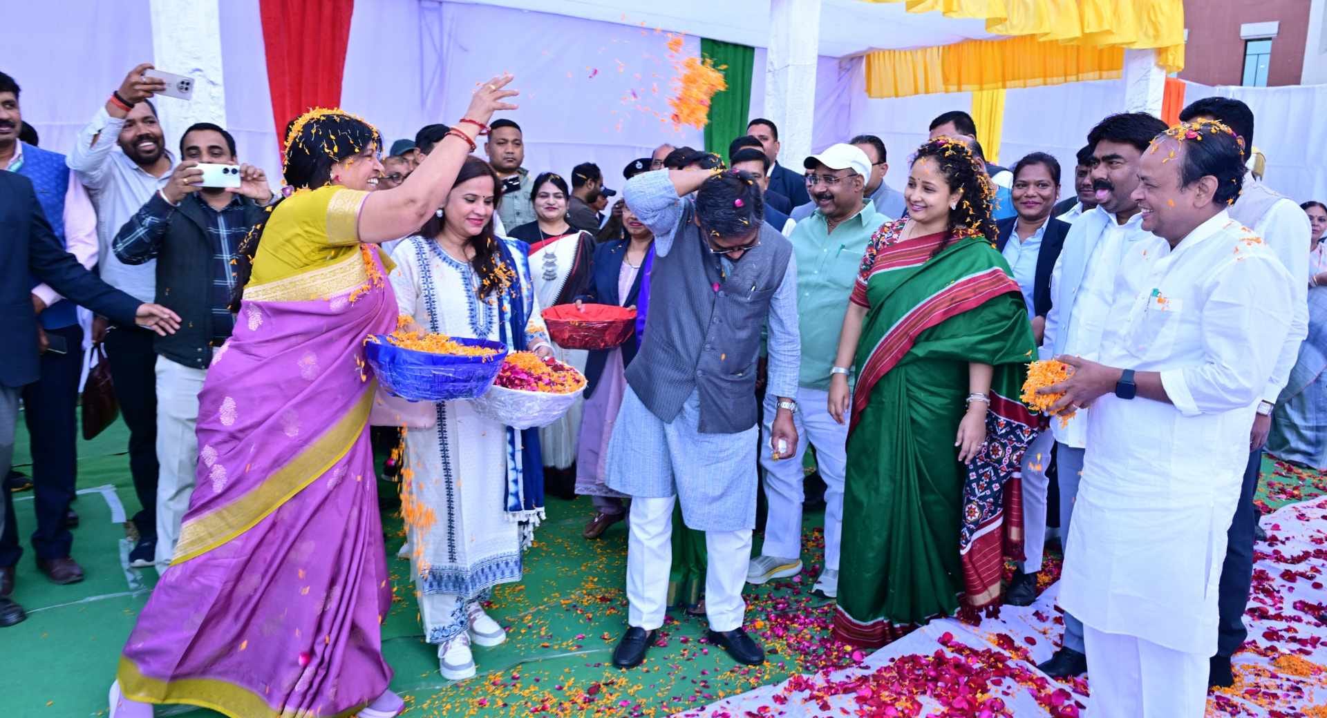 झारखंड विधानसभा में मनाई गई होली