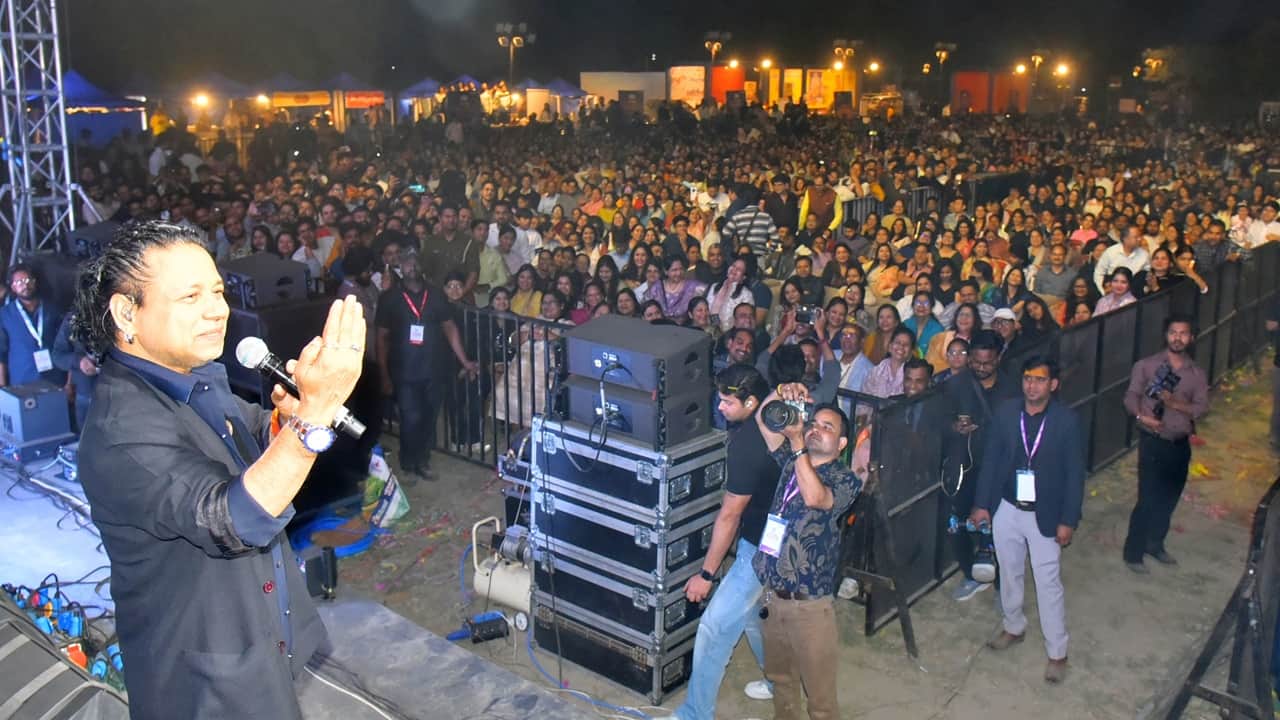 Singer Kailash Kher performed at Amar Ujala Jeevanjali Shivoham in Bareilly