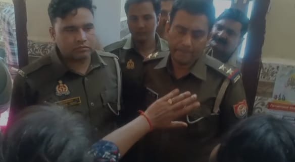 Farrukhabad Woman dies in nursing home alleges wrong injection family members create ruckus by keeping body