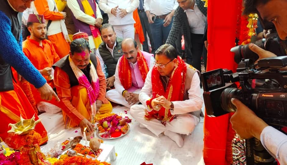 मां पूर्णागिरि मेले का विधिवत पूजार्चना के साथ उद्घाटन करते सीएम धामी।