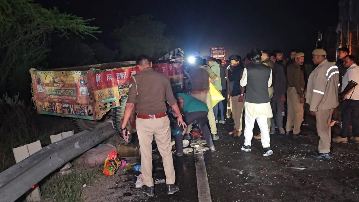 Jhansi: Woman dies, several devotees injured as tractor-trolley overturns