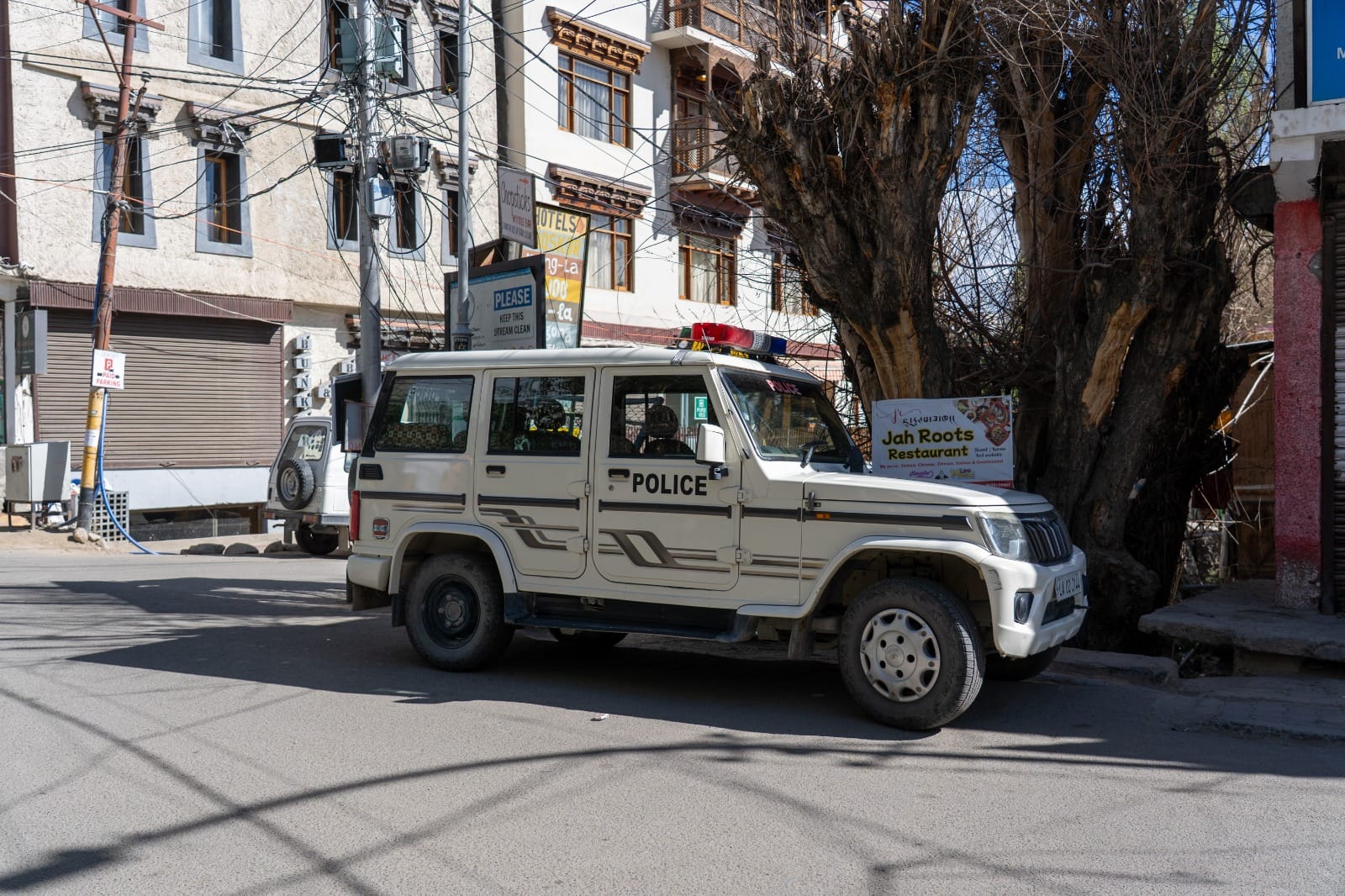 Why Do Police Vehicles Have High-Speed Rear Tyres Real Reason will shock you