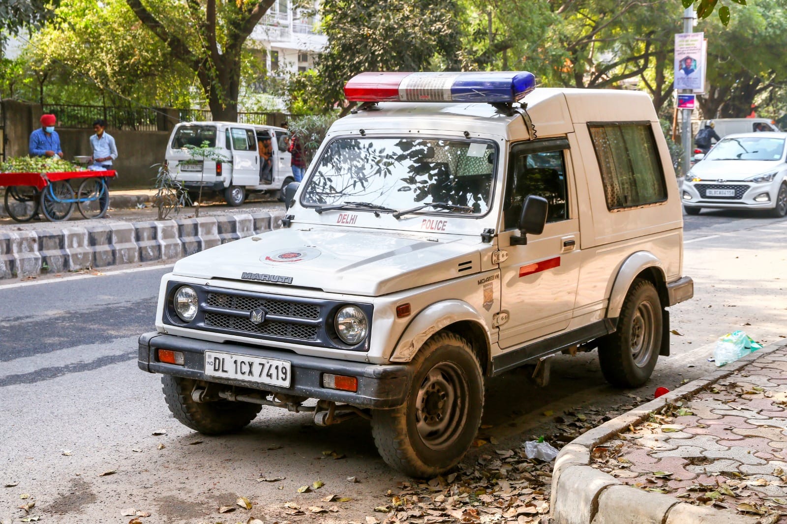 Why Do Police Vehicles Have High-Speed Rear Tyres Real Reason will shock you