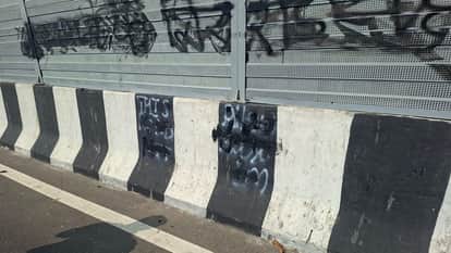 UP: 'This road is not for Muslims', Hindu Raksha Dal people wrote on the elevated road of the expressway