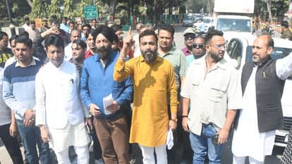 Meerut: SP made a dent in BJP's votes by becoming a shield for traders