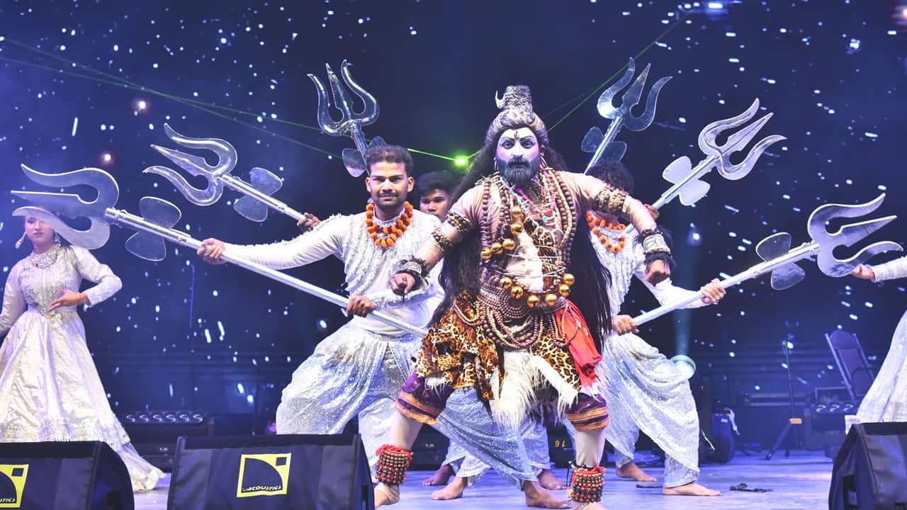 Singer Kailash Kher performed at Amar Ujala Jeevanjali Shivoham in Bareilly