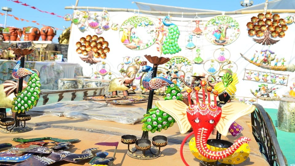 Venue Shift Hits Artisans at Taj Mahotsav Crowds High but Sales Remain Low