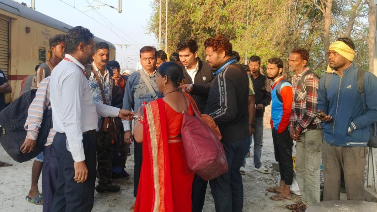 Jhansi: Magistrate's checking caused a stir at Mustra station