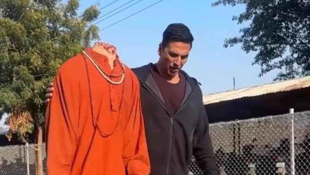 Akshay Kumar with a man with no head video goes viral users comment on it