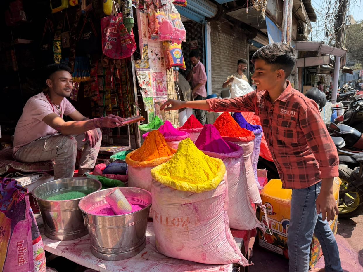 Holi market changed its image: Bhopal painted in Make in India colours, customers themselves demanding indigen